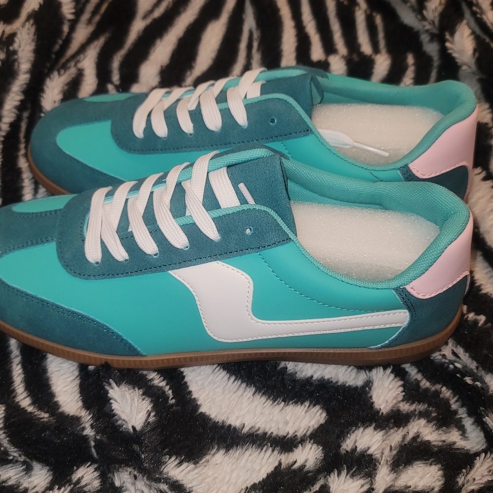 Outwoods Women's Sneakers in Teal, White, and Pink